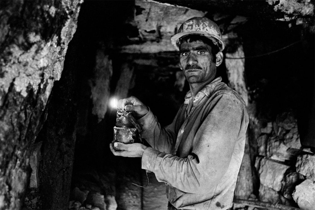hombre minero lampara galeria mina anna turbau fotografia documental 1