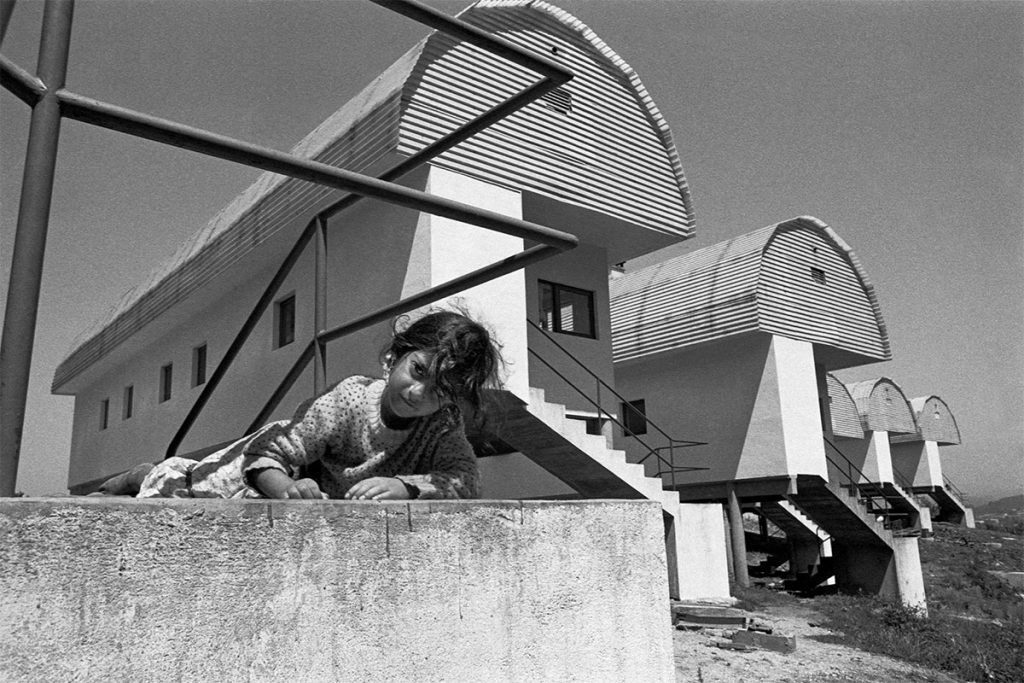 nina muro escaleras barrio retrato anna turbau fotografia documental